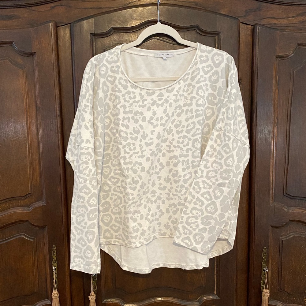 Leopard print cotton French terry top w hi low hem in gray & ivory M/L b…